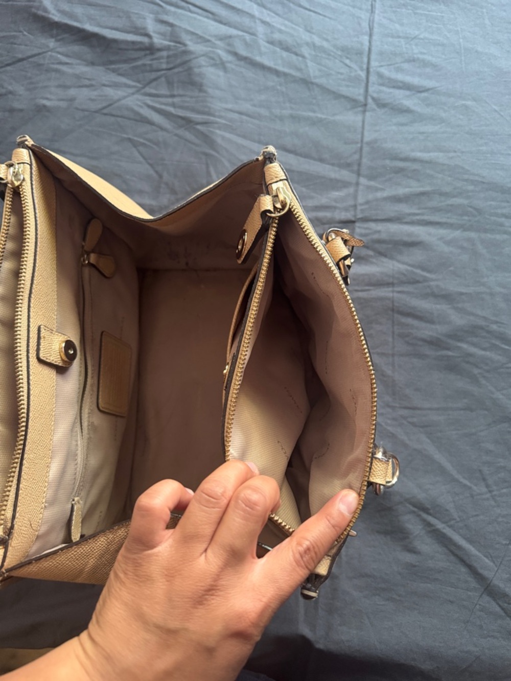 Coach Crosby Carryall - Picture 12 of 16